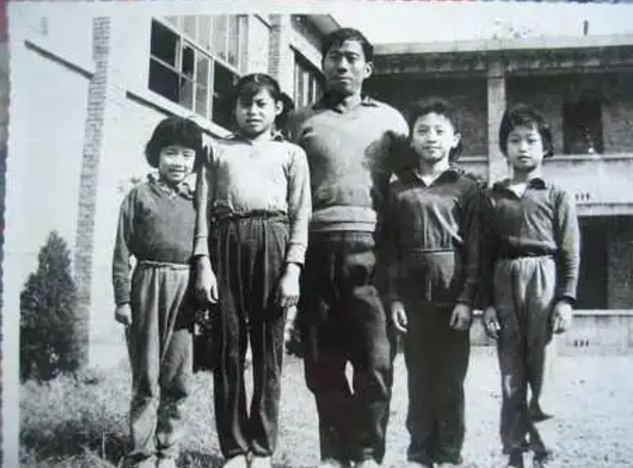 竞走世界冠军90年_冠军竞走世界年薪多少_冠军竞走世界年终奖多少