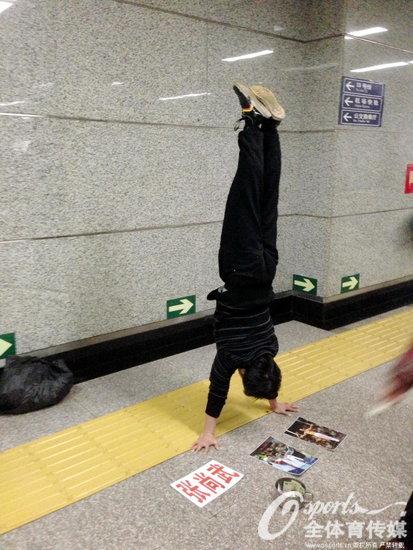 邹春兰举重_举重冠军邹春兰教练_女子举重冠军邹春兰