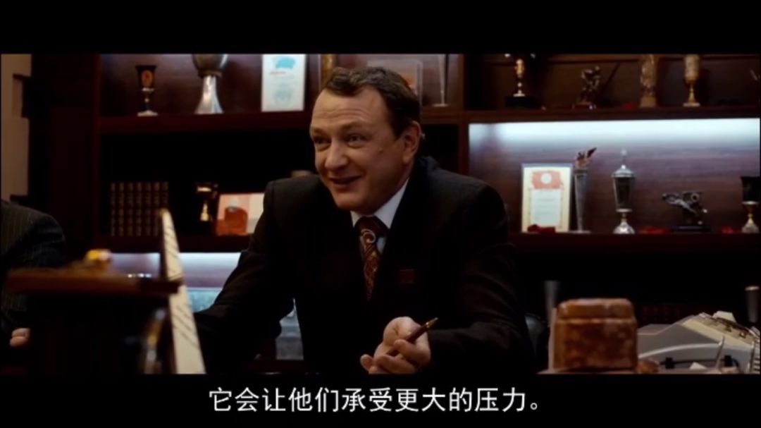 篮球上篮空中对抗_打篮球空中对抗_篮球空中对抗犯规则