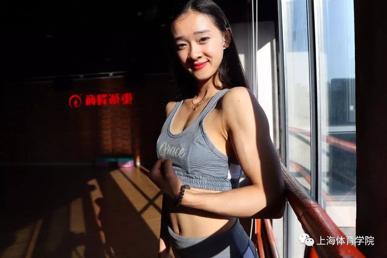 举重总教练_举重冠军和健身房教练_举重教练组