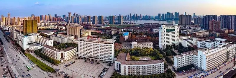 湖北足球队名单_湖北足球队主帅_湖北队足球冠军是谁啊视频