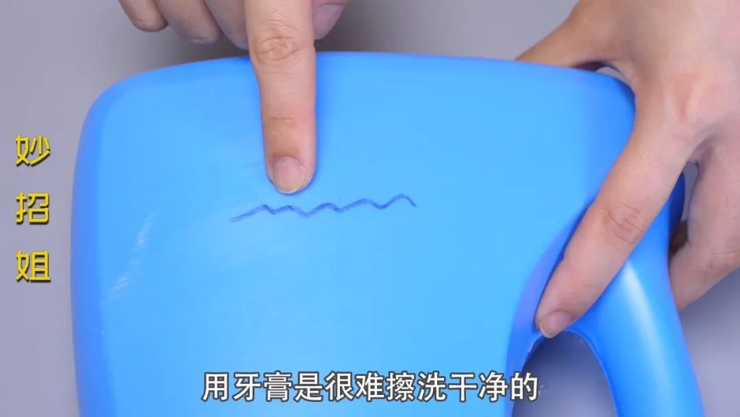 鞋子刷洗方法_鞋子咋刷_生活小窍门鞋子怎么刷干净