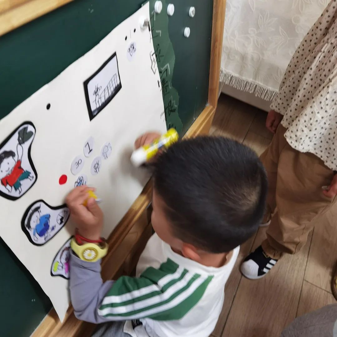 足球纸牌游戏_足球游戏规则牌幼儿园_踢足球纸牌玩法