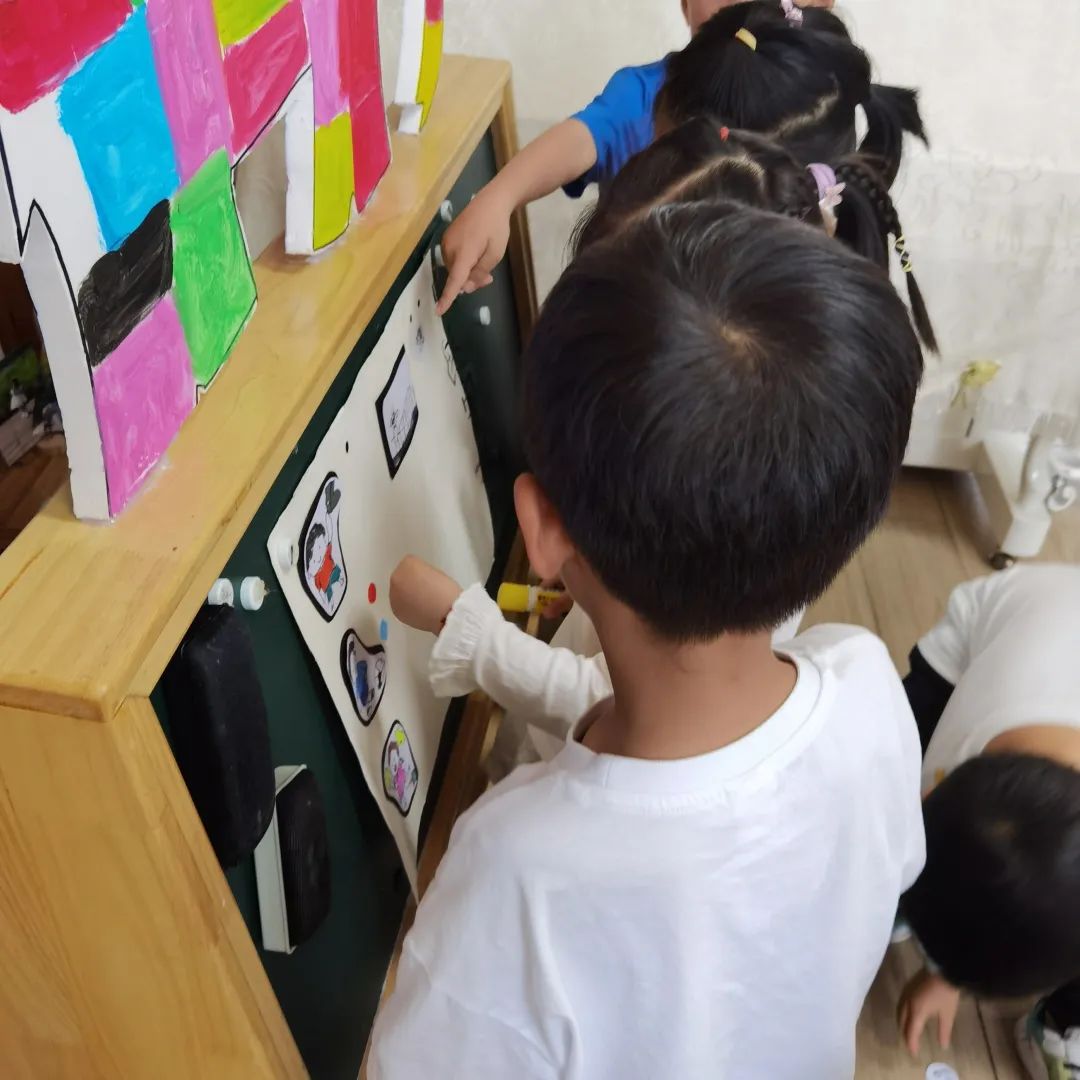 足球纸牌游戏_踢足球纸牌玩法_足球游戏规则牌幼儿园