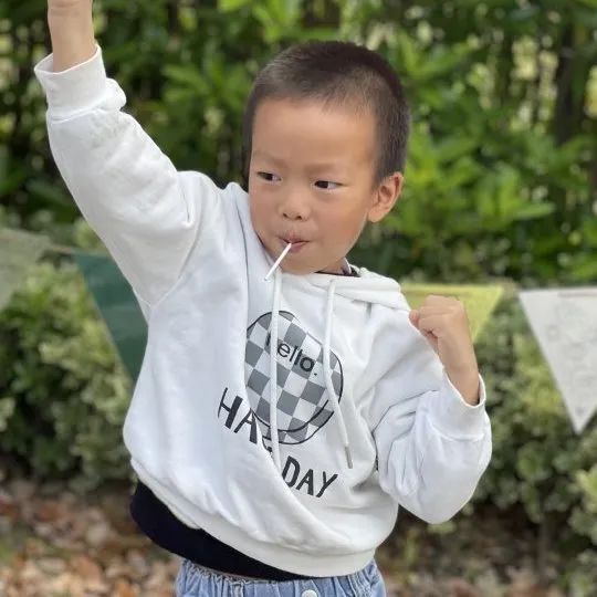 踢足球纸牌玩法_足球纸牌游戏_足球游戏规则牌幼儿园