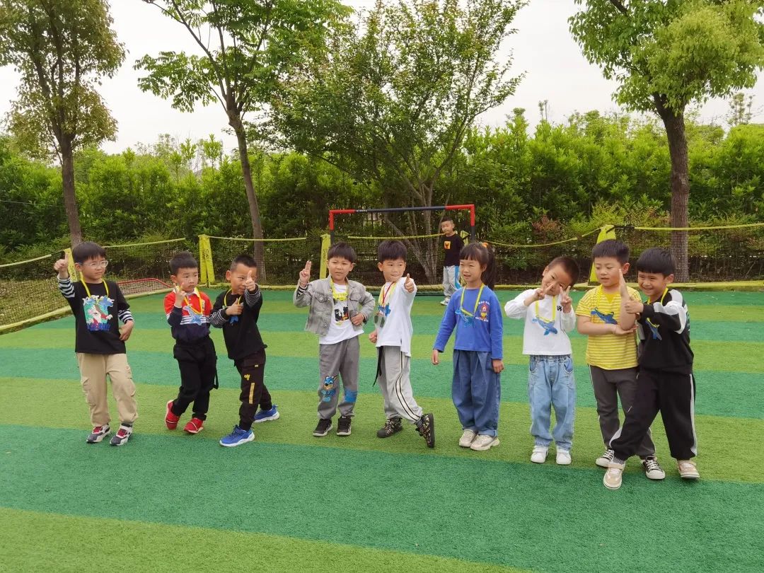 足球纸牌游戏_踢足球纸牌玩法_足球游戏规则牌幼儿园