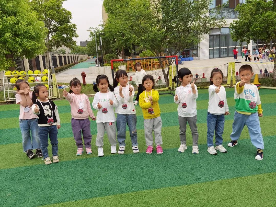 足球游戏规则牌幼儿园_踢足球纸牌玩法_足球纸牌游戏