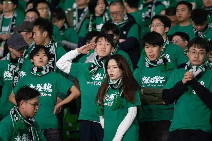 足球历史上最高上座率的人_足球联赛上座率排名_足球史上地位最高的人
